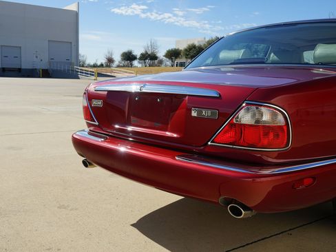 Used 1999 Jaguar XJ8 image 30