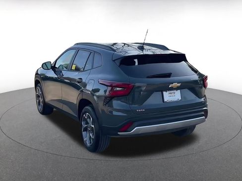Used 2025 Chevrolet Trax LT w/ LT Convenience Package image 11