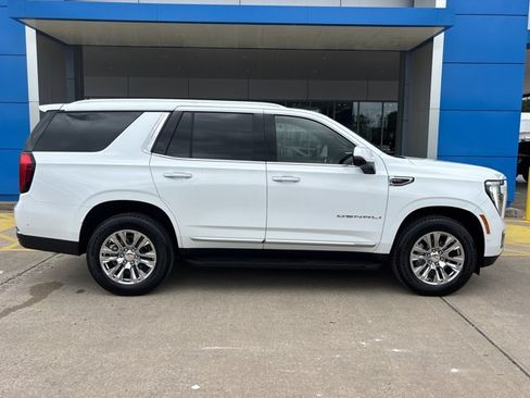 Used 2025 GMC Yukon Denali RWD image 2