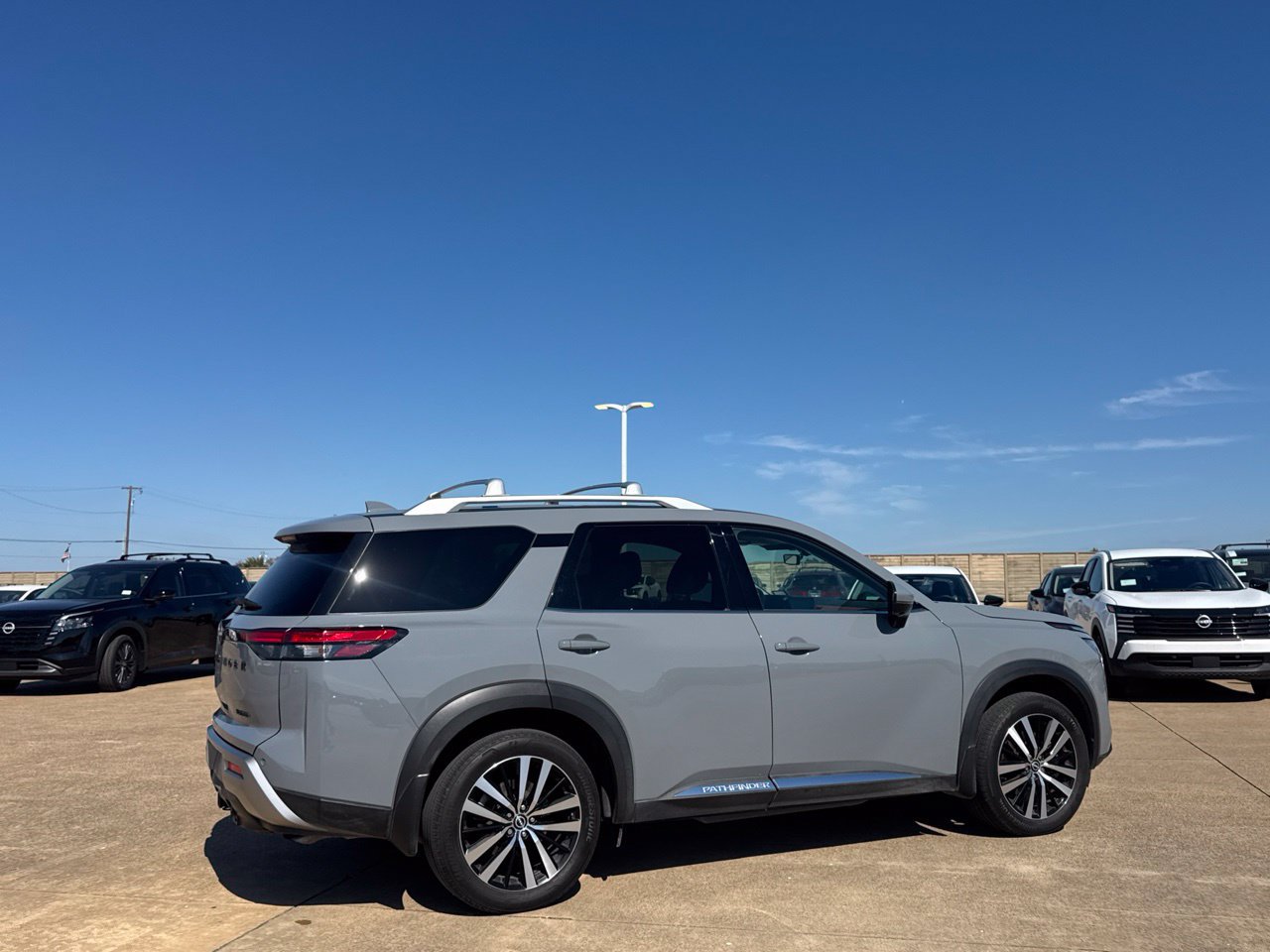 Used 2024 Nissan Pathfinder Platinum FWD image 30
