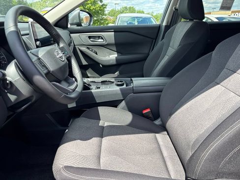Certified 2026 Nissan Rogue SV AWD/4WD image 10