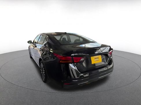 Used 2025 Nissan Altima 2.5 SV FWD image 11