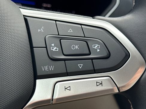 Certified 2022 Volkswagen Tiguan SE image 32