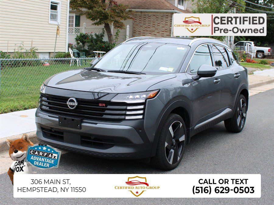 Used 2025 Nissan Kicks SR w/ Illumination Package FWD image 1