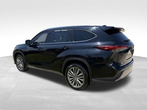 Used 2020 Toyota Highlander Platinum AWD/4WD image 2