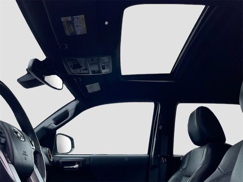 Used 2022 Toyota Tacoma TRD Off-Road w/ TRD Premium Off Road Package image 21