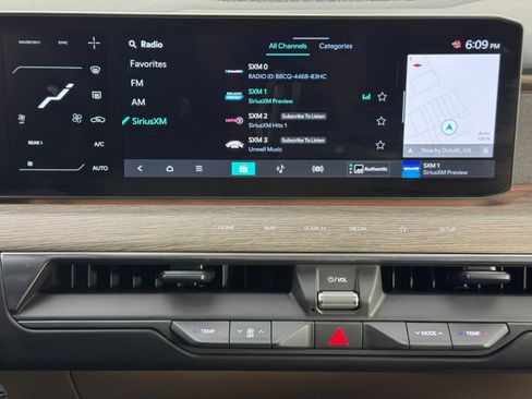 Used 2024 Kia EV9 Land image 28