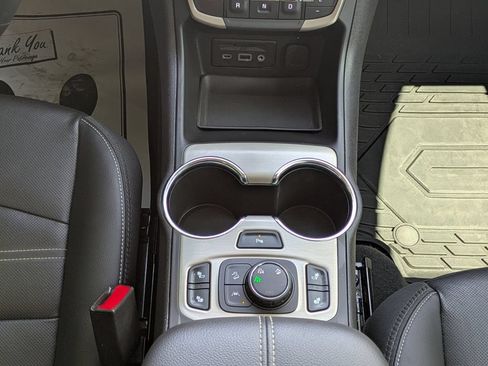 Used 2024 GMC Terrain Denali AWD/4WD image 18