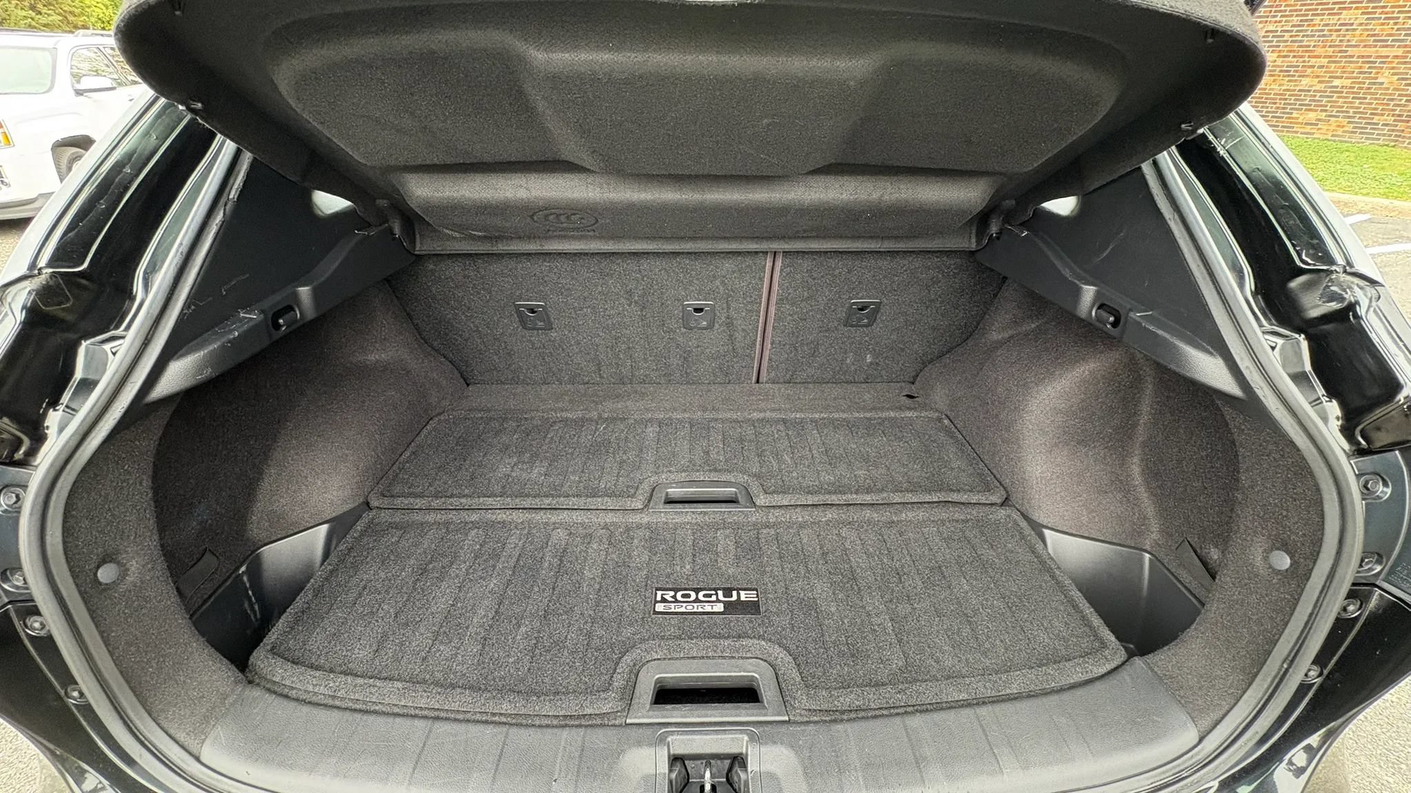 Used 2017 Nissan Rogue Sport SV FWD image 25
