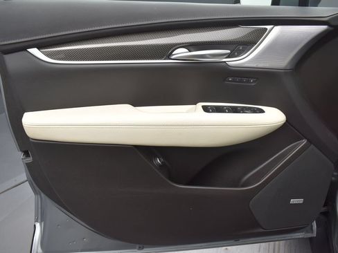 Used 2023 Cadillac XT5 Sportv w/ Technology Package AWD/4WD image 9