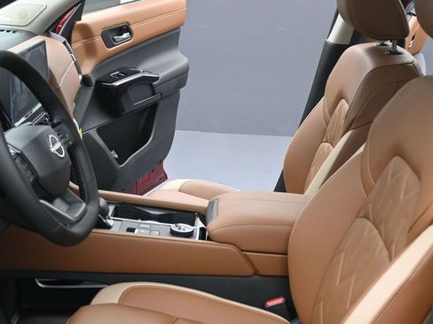 New 2026 Nissan Pathfinder Platinum image 19