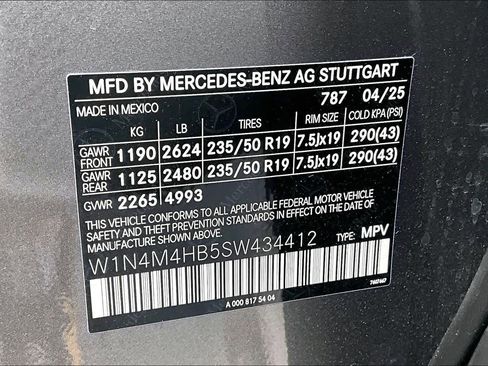 Used 2025 Mercedes-Benz GLB 250 4MATIC image 37