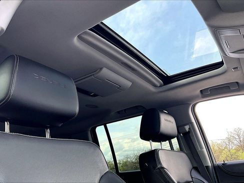 Used 2016 GMC Yukon XL Denali w/ Open Road Package image 29