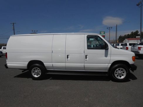 Used 2006 Ford E-250 and Econoline 250 Extended RWD image 2