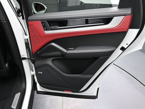 New 2026 Porsche Cayenne Base image 25