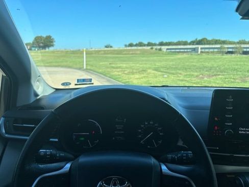 Used 2021 Toyota Sienna XLE w/ XLE Plus Package FWD image 13