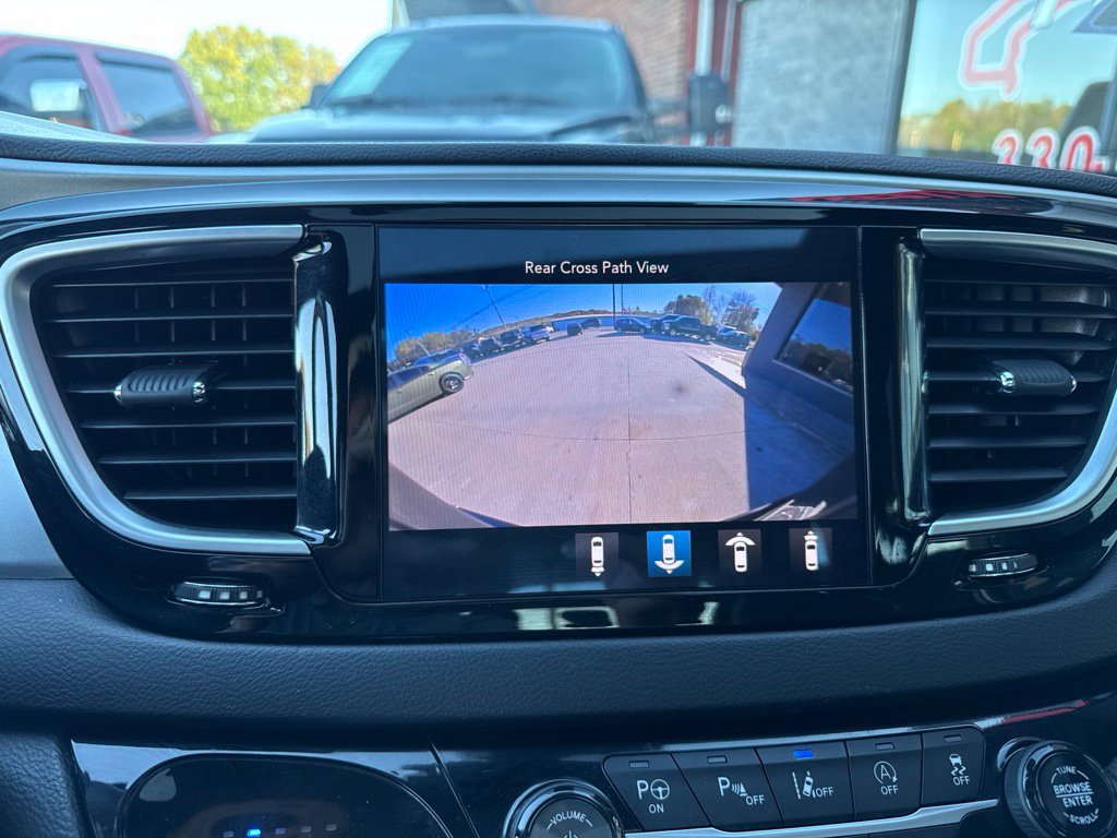 Used 2020 Chrysler Pacifica Limited w/ Advanced Safetytec Group FWD image 44