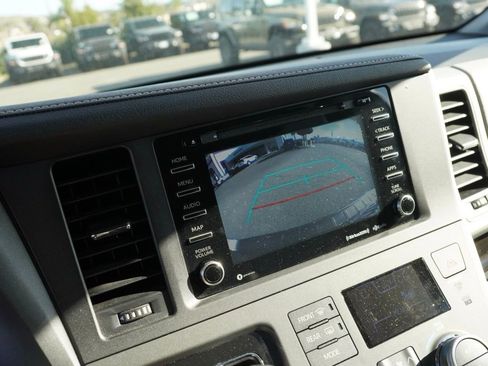 Used 2020 Toyota Sienna XLE image 17