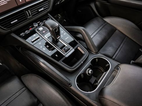 Used 2021 Porsche Cayenne image 25