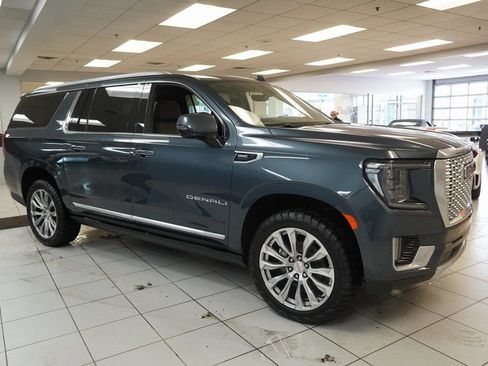Used 2021 GMC Yukon XL Denali w/ Denali Premium Package image 18