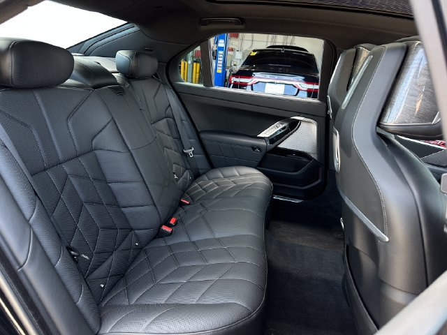 Used 2023 BMW 740i w/ Parking Assistance Package RWD image 44