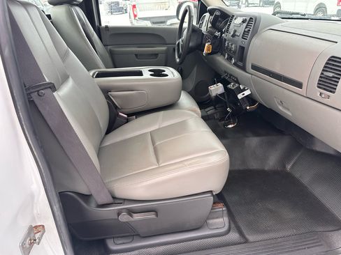 Used 2010 Chevrolet Silverado 2500 W/T w/ Snow Plow Prep Package image 7