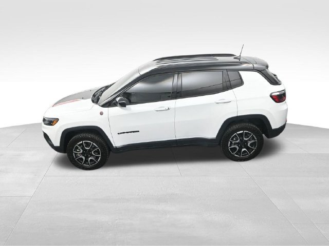 Used 2026 Jeep Compass Trailhawk AWD/4WD image 14