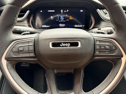 Used 2023 Jeep Grand Cherokee L Laredo AWD/4WD image 10