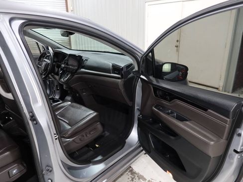 Used 2023 Honda Odyssey Touring image 12