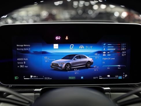 Used 2025 Mercedes-Benz S 63 AMG S image 44