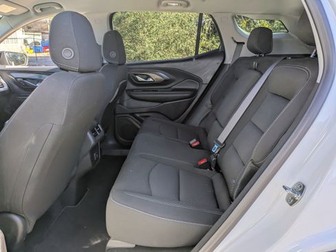 Used 2024 GMC Terrain SLE w/ Driver Convenience Package FWD image 15