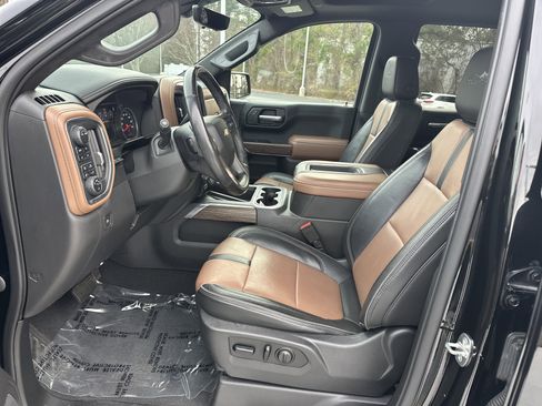 Used 2021 Chevrolet Silverado 1500 High Country w/ Technology Package image 16