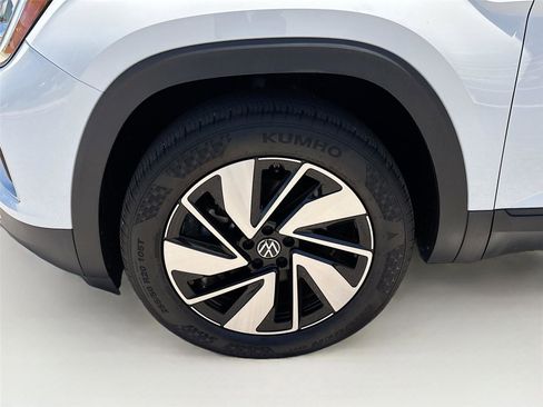 Used 2025 Volkswagen Atlas SE FWD image 34