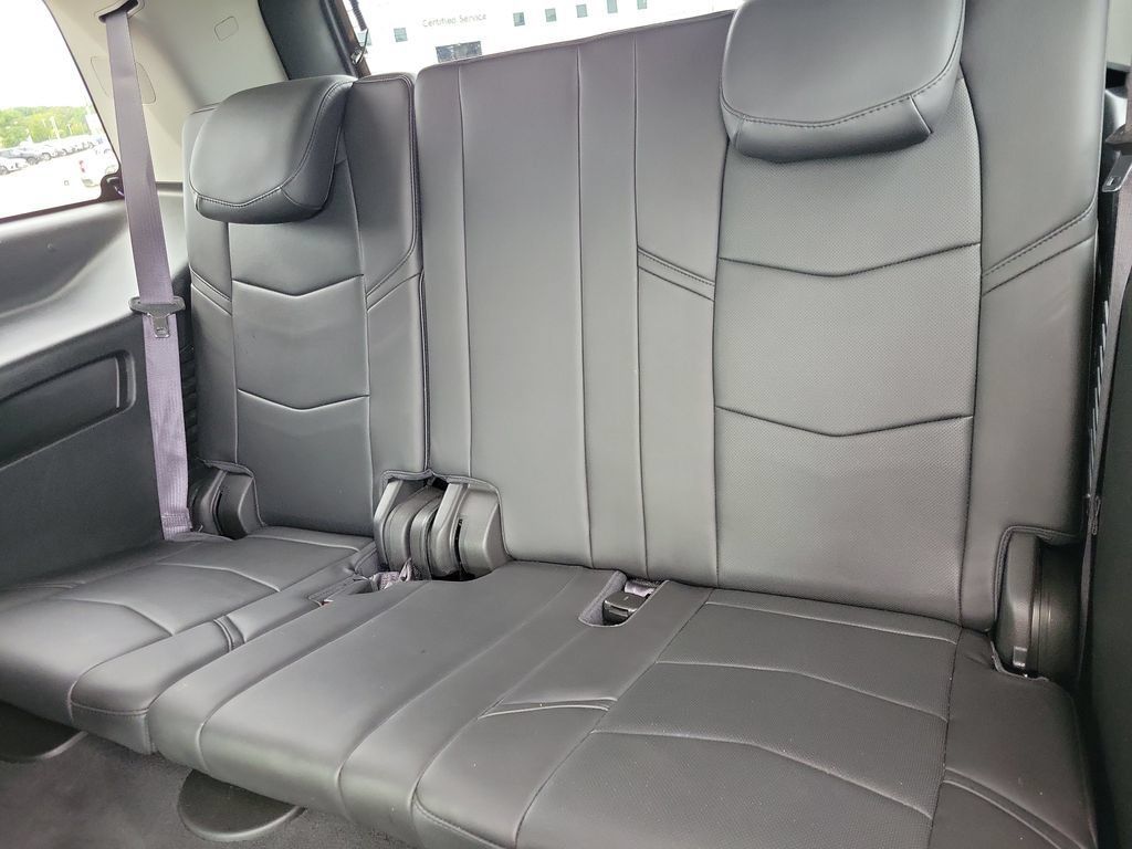 Used 2017 Cadillac Escalade Luxury AWD/4WD image 12
