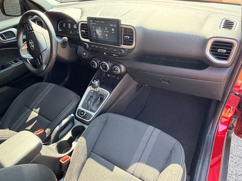 Used 2025 Hyundai Venue SEL FWD image 25