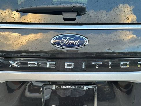 Used 2023 Ford Expedition XLT image 9