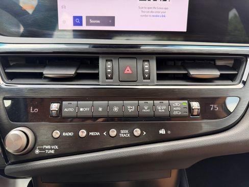 Used 2023 Lexus ES 350 w/ Accessory Package (Z2) FWD image 15
