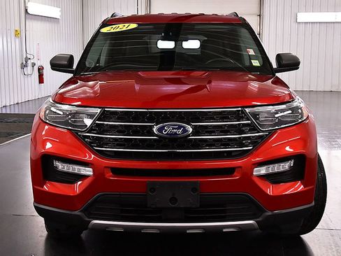 Used 2021 Ford Explorer XLT w/ Equipment Group 202A AWD/4WD image 2