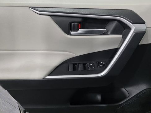 Used 2020 Toyota RAV4 XLE w/ Convenience Package image 10