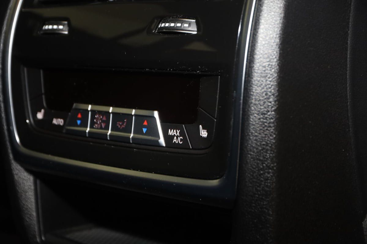 Used 2024 BMW X6 xDrive40i w/ Premium Package AWD/4WD image 15