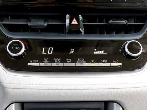 Used 2022 Toyota Corolla Cross LE AWD/4WD image 18
