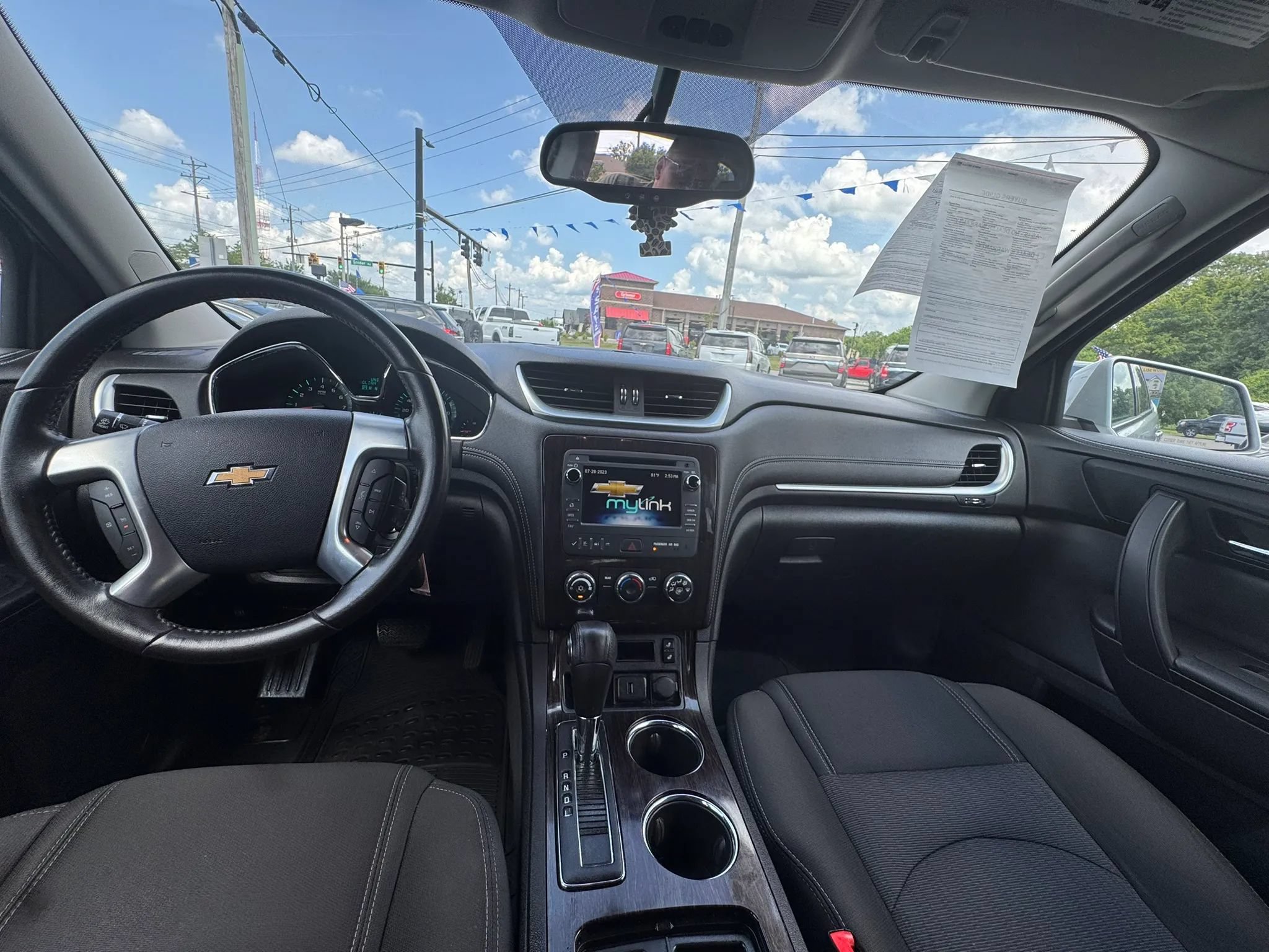 Used 2015 Chevrolet Traverse LT w/ Style and Technology Package FWD image 17