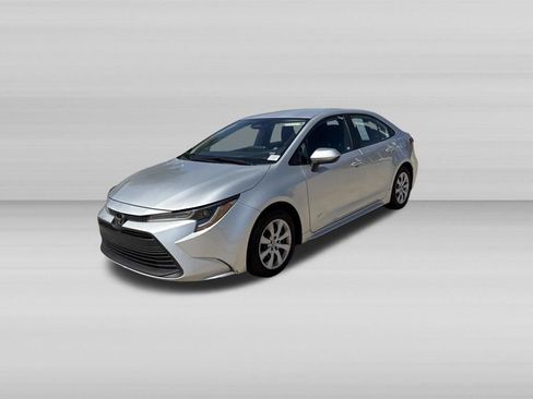Used 2025 Toyota Corolla LE FWD image 12