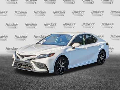 Used 2023 Toyota Camry SE FWD image 5