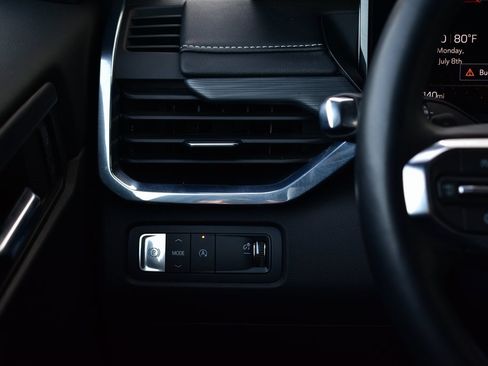 Used 2025 GMC Acadia Elevation image 37