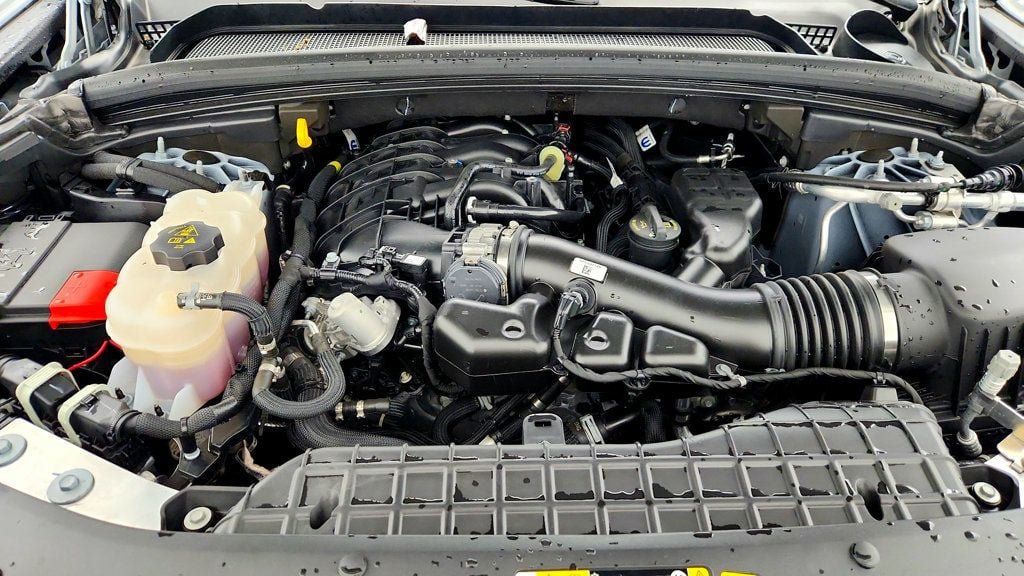 Used 2025 Jeep Grand Cherokee Altitude AWD/4WD image 27