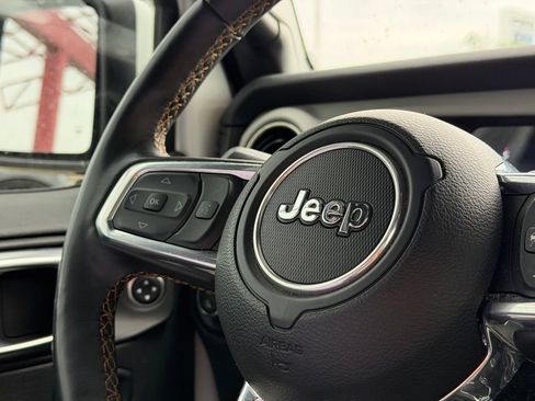 Used 2023 Jeep Gladiator Overland AWD/4WD image 17