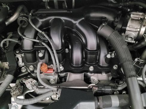 Used 2021 Toyota Highlander L FWD image 30