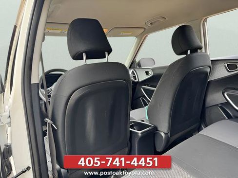 Used 2021 Kia Soul LX FWD image 12