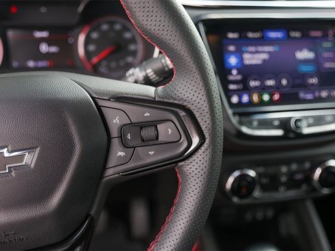 Used 2021 Chevrolet TrailBlazer RS w/ Technology Package image 13